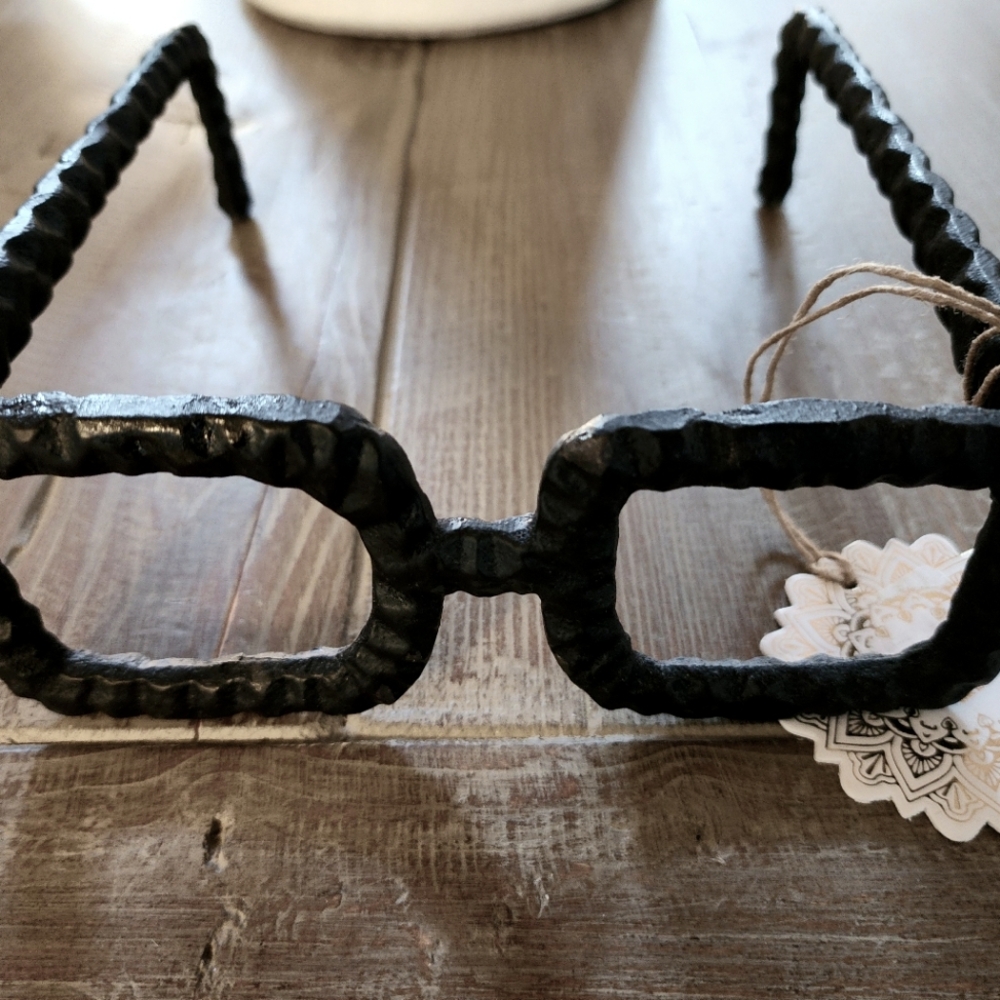 NOVELTY BLACK METAL SUNGLASSES